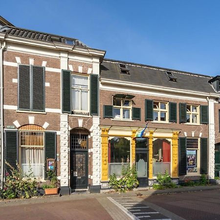 Huis Met De Leeuwenkoppen Dieren Exteriér fotografie