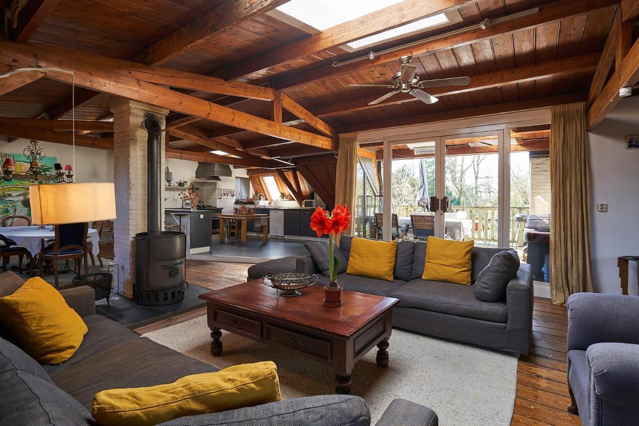 Huis Met De Leeuwenkoppen Dieren Exteriér fotografie
