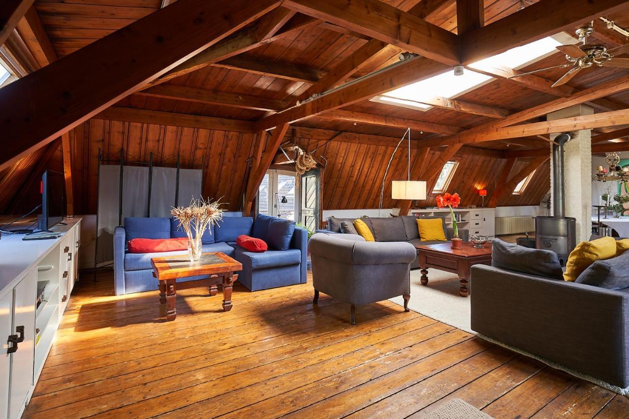 Huis Met De Leeuwenkoppen Dieren Exteriér fotografie