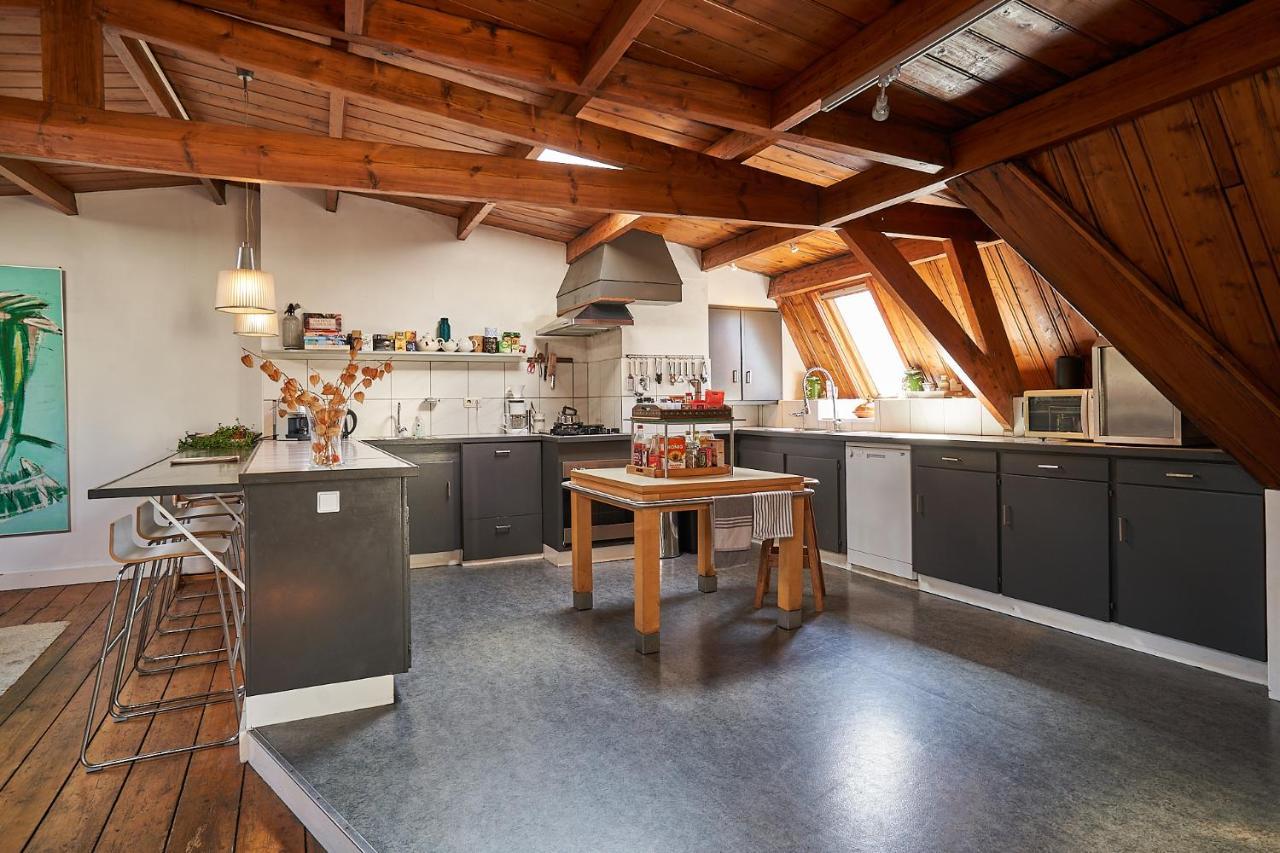Huis Met De Leeuwenkoppen Dieren Exteriér fotografie