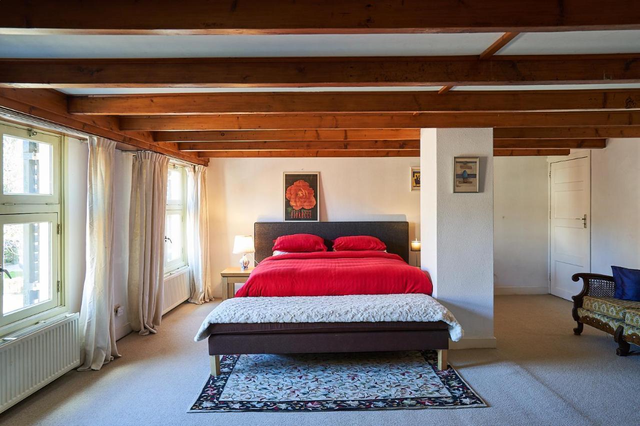 Huis Met De Leeuwenkoppen Dieren Exteriér fotografie
