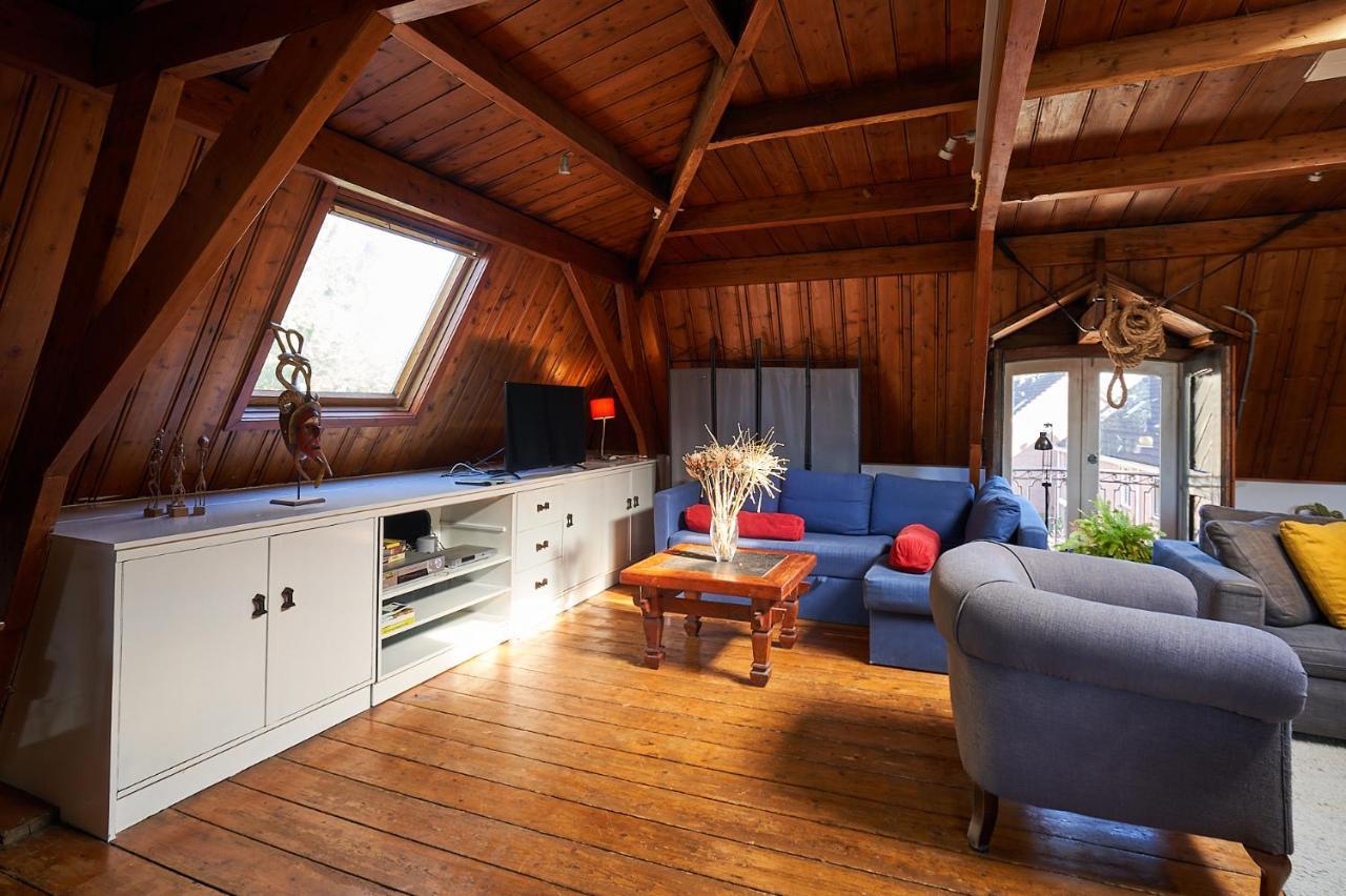Huis Met De Leeuwenkoppen Dieren Exteriér fotografie