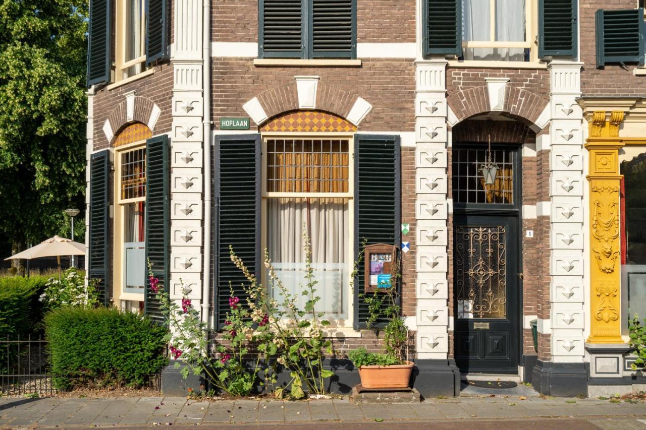 Huis Met De Leeuwenkoppen Dieren Exteriér fotografie