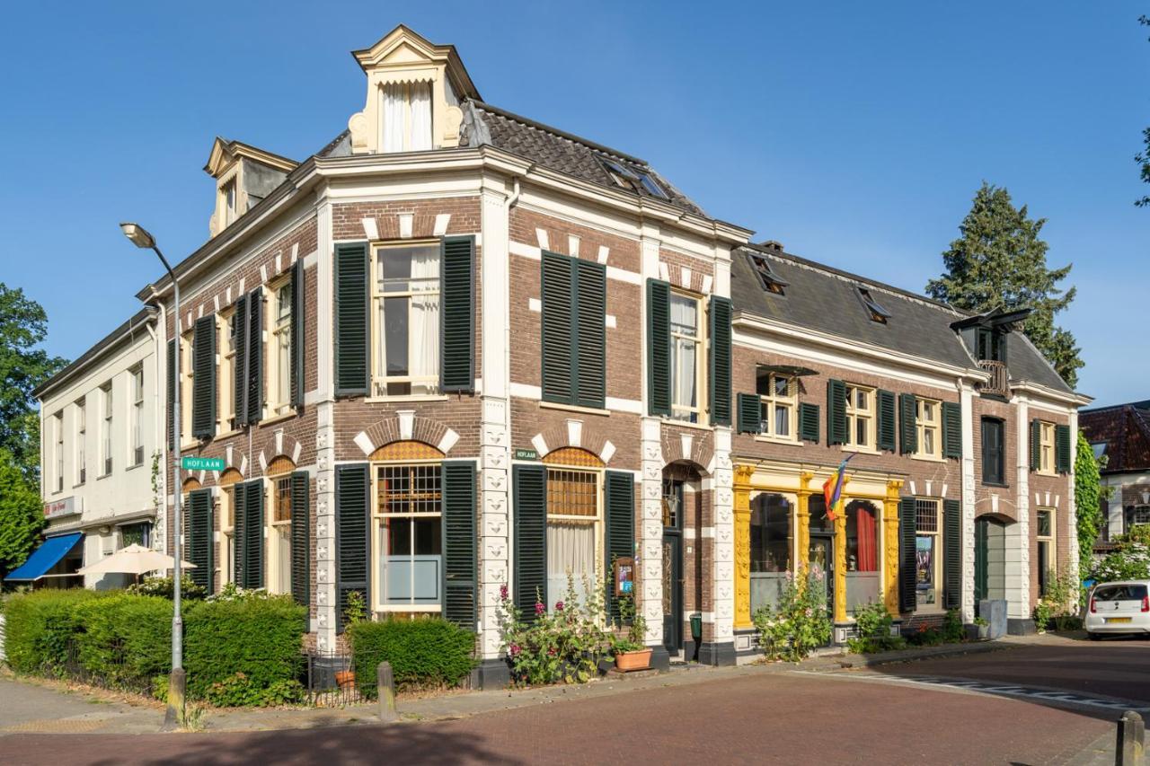 Huis Met De Leeuwenkoppen Dieren Exteriér fotografie